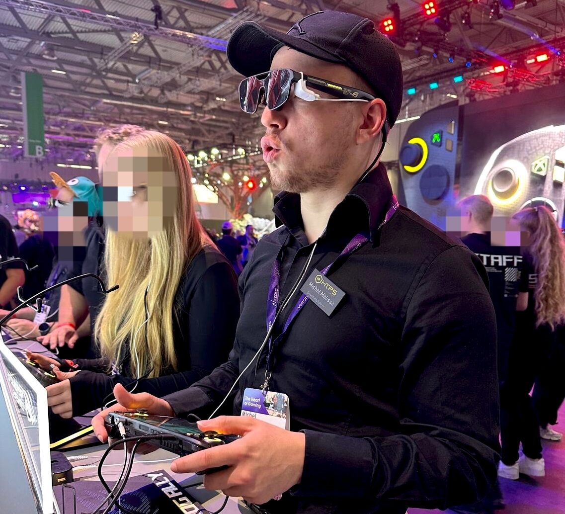 Michel von HTPS Solutions auf einer Gaming-Messe